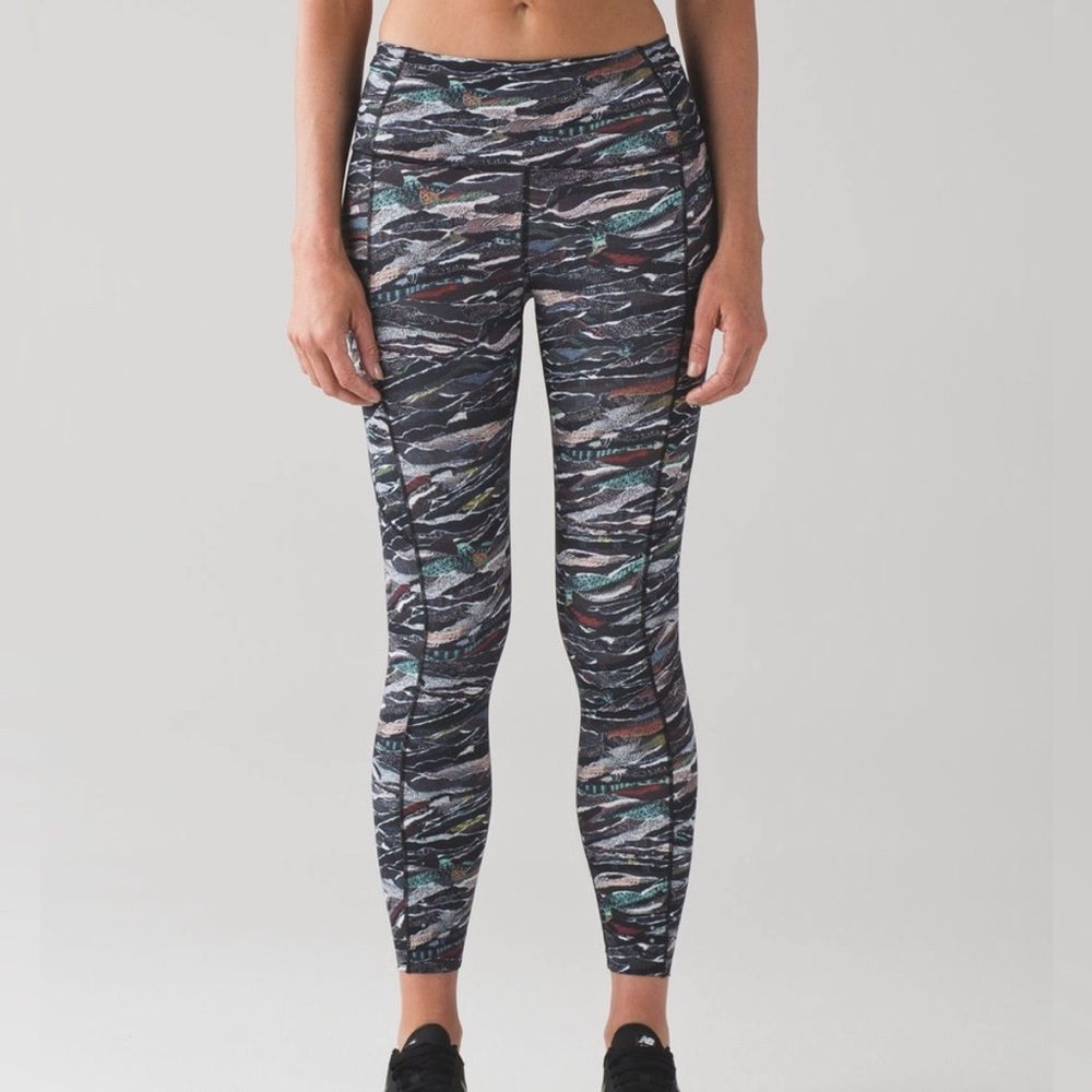 Lululemon Fast and Free Tights in Mini Sweater Pattern 7/8 Length Size 8